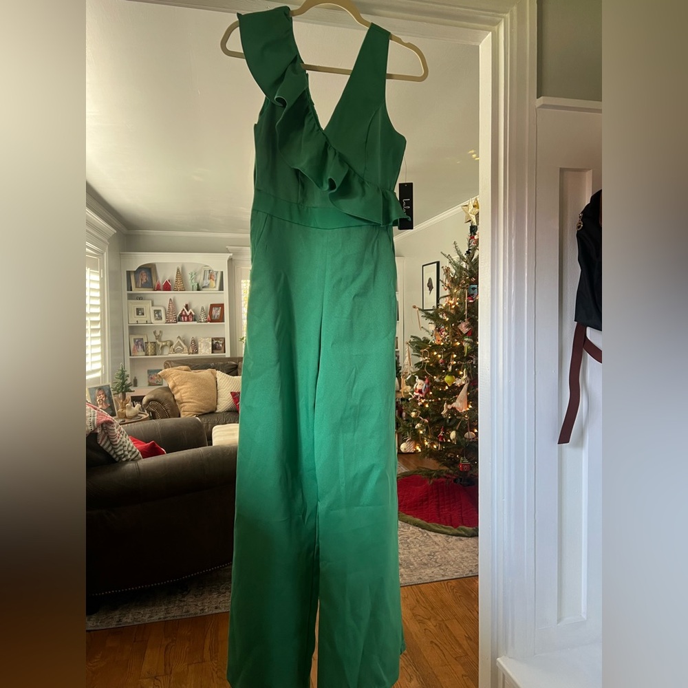 Lulus NWT women's jumpsuit green deep v neckline